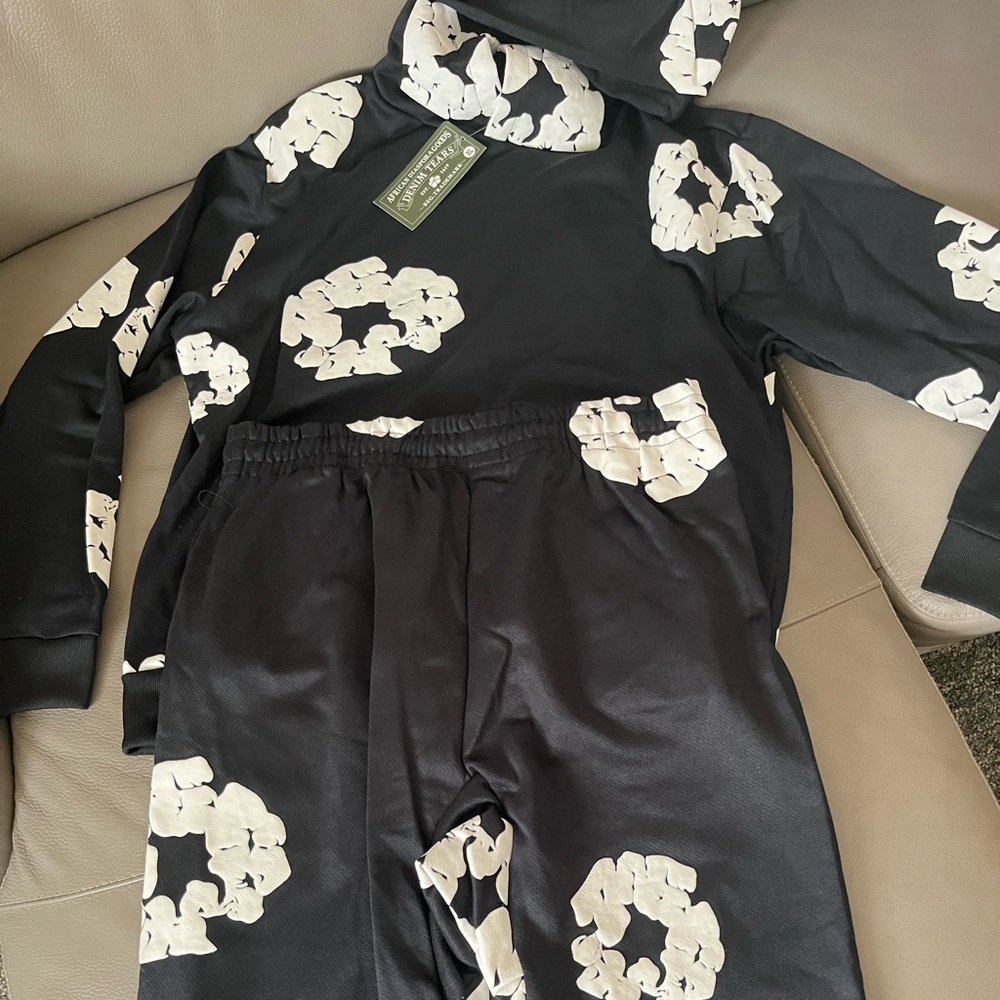 Black Hoodie & Jogger Set with White Floral Ring Print